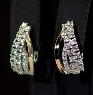 Серебряные серьги 925 пробы с позолотой 375 пробы 3,84 г с белыми Фианитами 1,6 карат Серебряные серьги 925 пробы с позолотой 375 пробы 3,84 г с белыми Фианитами 1,6 карат