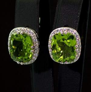 Серебряные серьги 925 пробы 7,49 г с египетскими Хризолітами и цирконами 12,95 карат Серебряные серьги 925 пробы 7,49 г с египетскими Хризолітами и цирконами 12,95 карат