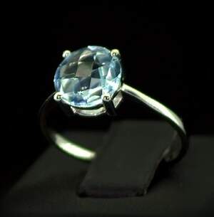 Серебряное кольцо 925 пробы 1,98 г с голубым Топазом 2,69 карат Серебряное кольцо 925 пробы 1,98 г с голубым Топазом 2,69 карат