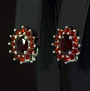 Серебряные серьги 925 пробы 4,36 г с мозамбикскими Гранатами 3,02 карат Серебряные серьги 925 пробы 4,36 г с мозамбикскими Гранатами 3,02 карат
