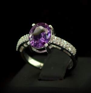 Серебряное кольцо 925 пробы 3,51 г с индийским Олександритом и цирконами 3,29 карат Серебряное кольцо 925 пробы 3,51 г с индийским Олександритом и цирконами 3,29 карат