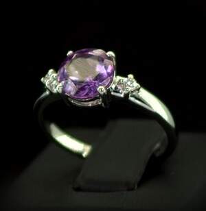 Серебряное кольцо 925 пробы 2,97 г с индийским Олександритом и цирконами 2,48 карат Серебряное кольцо 925 пробы 2,97 г с индийским Олександритом и цирконами 2,48 карат