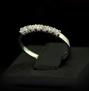 Серебряное кольцо 925 пробы 1,07 г с Муассанітами Кр 57 D/VVS1 0,04 карат Серебряное кольцо 925 пробы 1,07 г с Муассанітами Кр 57 D/VVS1 0,04 карат