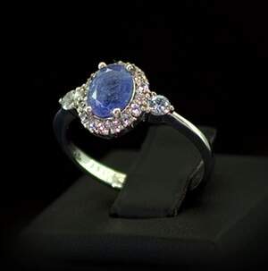 Серебряное кольцо 925 пробы 2,84 г с Танзанітом и фианитами 1,98 карат Серебряное кольцо 925 пробы 2,84 г с Танзанітом и фианитами 1,98 карат