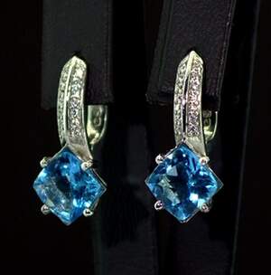 Серебряные серьги 925 пробы 5,48 г со швейцарскими Топазами и фианитами 5,98 карат Серебряные серьги 925 пробы 5,48 г со швейцарскими Топазами и фианитами 5,98 карат