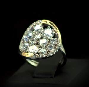 Серебряное кольцо 925 пробы с позолотой 375 пробы 4,83 г с белыми Фианитами 2,6 карат Серебряное кольцо 925 пробы с позолотой 375 пробы 4,83 г с белыми Фианитами 2,6 карат