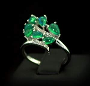 Серебряное кольцо 925 пробы 3,31 г с зелеными эфиопскими Опалами класса АААА и цирконами 1,19 карат Серебряное кольцо 925 пробы 3,31 г с зелеными эфиопскими Опалами класса АААА и цирконами 1,19 карат