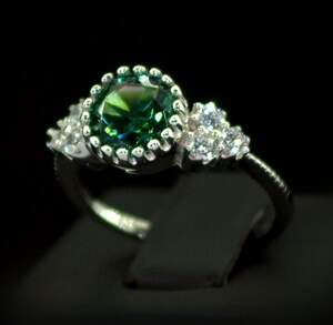 Серебряное кольцо 925 пробы 3,85 г с Олександритом и фианитами 1,75 карат Серебряное кольцо 925 пробы 3,85 г с Олександритом и фианитами 1,75 карат