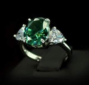 Серебряное кольцо 925 пробы 4,8 г с Олександритом и фианитами 4,93 карат Серебряное кольцо 925 пробы 4,8 г с Олександритом и фианитами 4,93 карат