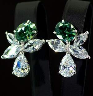 Серебряные серьги 925 пробы 8,97 г с Олександритами и фианитами 12,41 карат Серебряные серьги 925 пробы 8,97 г с Олександритами и фианитами 12,41 карат