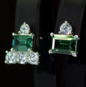 Серебряные серьги 925 пробы 5,75 г с Олександритами и фианитами 6,05 карат Серебряные серьги 925 пробы 5,75 г с Олександритами и фианитами 6,05 карат