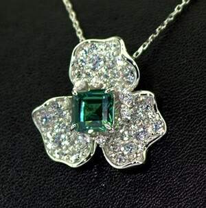 Серебряное колье 925 пробы 10,33 г с Олександритом и фианитами 3,37 карат 38+5 см Серебряное колье 925 пробы 10,33 г с Олександритом и фианитами 3,37 карат 38+5 см