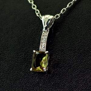 Серебряная подвеска 925 пробы 1,59 г с турецким Султанітом класса AAAA и фианитами 1,47 карат Серебряная подвеска 925 пробы 1,59 г с турецким Султанітом класса AAAA и фианитами 1,47 карат