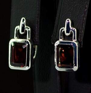 Серебряные серьги 925 пробы 4,89 г с мозамбикскими Гранатами 3,05 карат Серебряные серьги 925 пробы 4,89 г с мозамбикскими Гранатами 3,05 карат