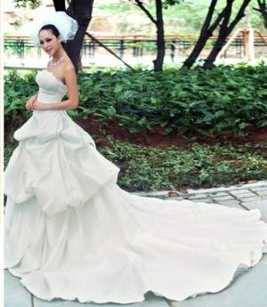 Flowers Embroidered Pleated Backless Wedding Dress White